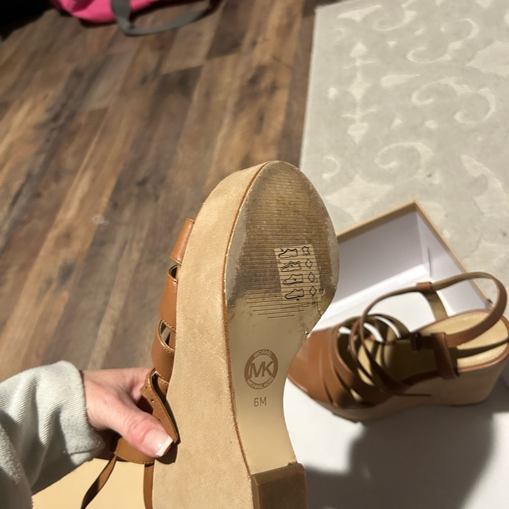 Michael Kors Leather Mariana Wedge size 6 - Picture 2 of 4